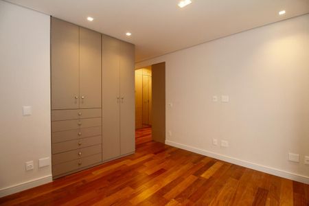 Apartamento para alugar com 215m², 4 quartos e 3 vagas Apartamento para alugar com 215m², 4 quartos e 3 vagasSuíte 3