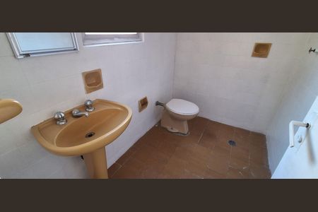 Casa à venda com 190m², 3 quartos e 3 vagas Casa à venda com 190m², 3 quartos e 3 vagasBanheiro 2