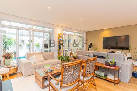 Casa à venda com 4 quartos, 315m² em Santo Amaro, São Paulo