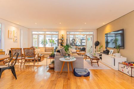 Casa à venda com 4 quartos, 315m² em Santo Amaro, São Paulo