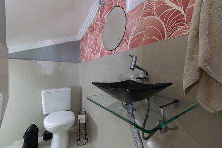 Casa de condomínio à venda com 182m², 3 quartos e 2 vagasLavabo