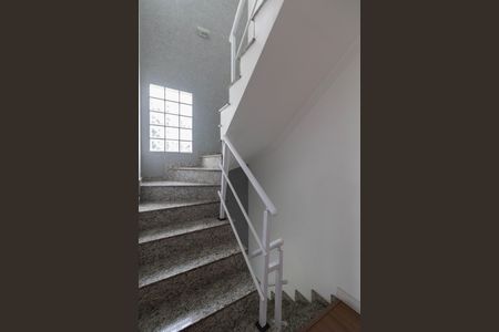 Casa de condomínio à venda com 182m², 3 quartos e 2 vagasEscadas