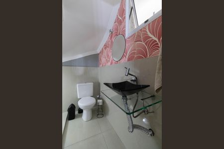 Casa de condomínio à venda com 182m², 3 quartos e 2 vagasLavabo