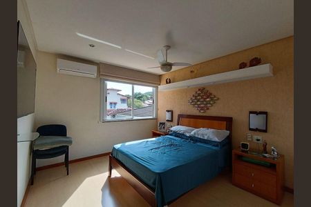 Casa à venda com 3 quartos, 210m² em Piratininga, Niterói