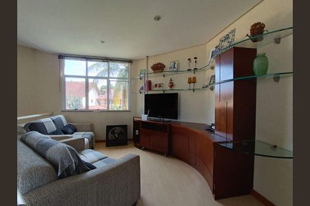 Casa à venda com 3 quartos, 210m² em Piratininga, Niterói