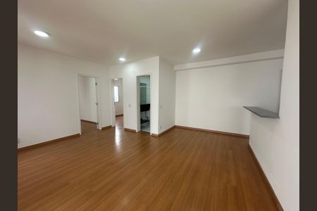 Apartamento para alugar com 70m², 2 quartos e 1 vagaSala