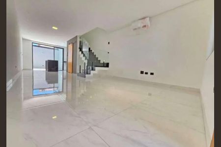 Casa à venda com 3 quartos, 135m² em Vila Carrão, São Paulo