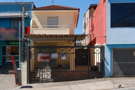 Casa para alugar com 180m², 3 quartos e 2 vagasFachada + plaquinha