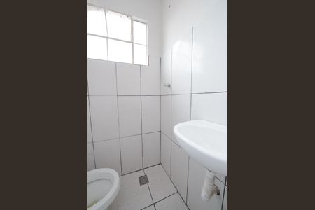 Banheiro de kitnet/studio para alugar com 1 quarto, 30m² em Santa Cruz Industrial, Contagem