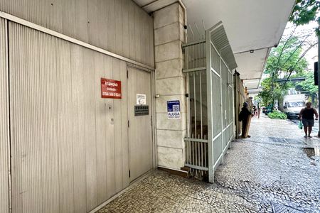 Apartamento para alugar com 220m², 4 quartos e 1 vaga