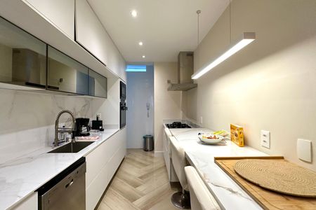 Apartamento para alugar com 220m², 4 quartos e 1 vaga