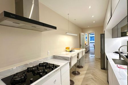 Apartamento para alugar com 220m², 4 quartos e 1 vaga