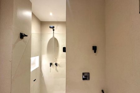 Apartamento para alugar com 220m², 4 quartos e 1 vaga