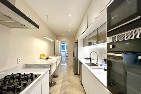 Apartamento para alugar com 220m², 4 quartos e 1 vaga