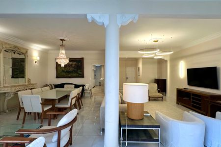 Apartamento para alugar com 220m², 4 quartos e 1 vaga