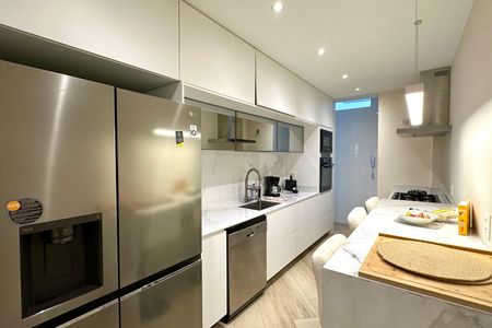 Apartamento para alugar com 220m², 4 quartos e 1 vaga