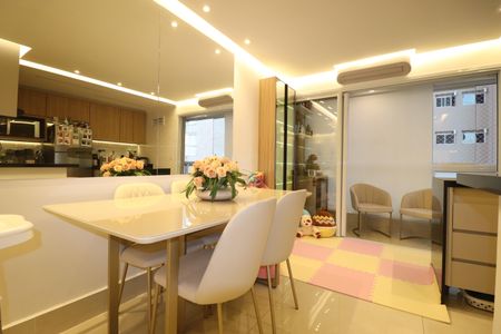 Apartamento à venda com 63m², 2 quartos e 2 vagasSala