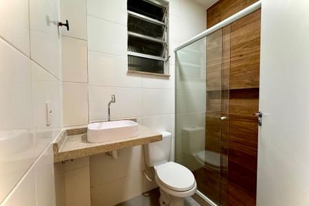 Banheiro social de apartamento à venda com 1 quarto, 29m² em Flamengo, Rio de Janeiro