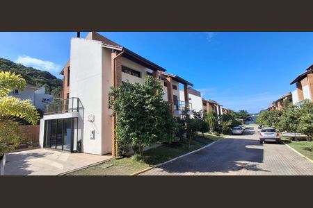 Casa de condomínio para alugar com 160m², 3 quartos e 3 vagasFachada