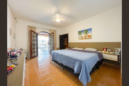 Casa à venda com 240m², 3 quartos e 2 vagasSuíte