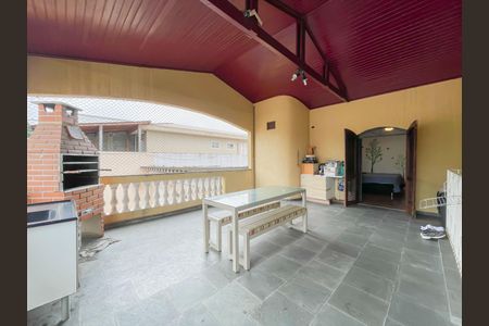 Casa à venda com 240m², 3 quartos e 2 vagasSacada