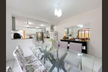 Casa à venda com 240m², 3 quartos e 2 vagasCopa e Cozinha