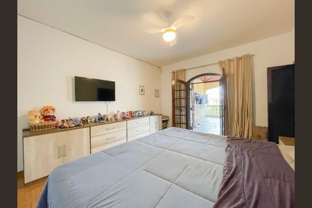 Casa à venda com 240m², 3 quartos e 2 vagasSuíte