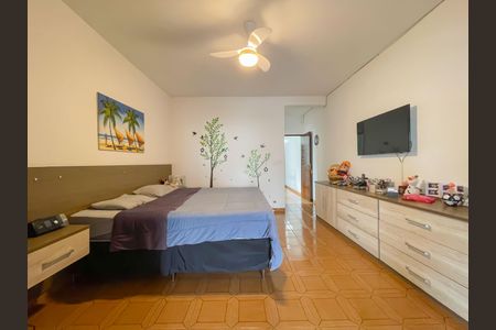 Casa à venda com 240m², 3 quartos e 2 vagasSuíte