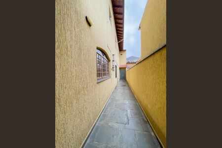Casa à venda com 240m², 3 quartos e 2 vagasCorredor Lateral