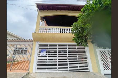 Casa à venda com 240m², 3 quartos e 2 vagasFachada