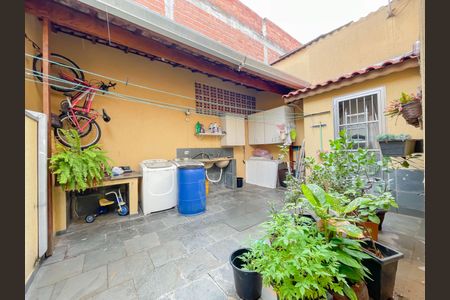 Casa à venda com 240m², 3 quartos e 2 vagasÁrea de Serviço