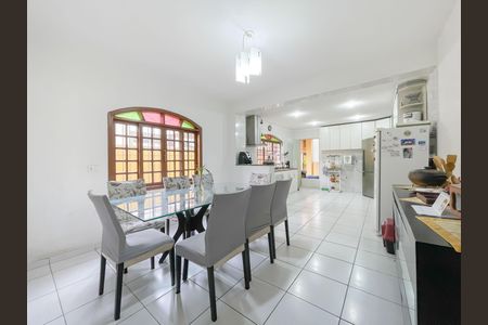Casa à venda com 240m², 3 quartos e 2 vagasCopa e Cozinha