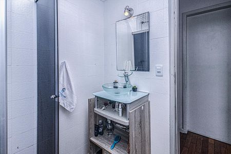 banheiro social_2 de apartamento à venda com 3 quartos, 72m² em Vila Gumercindo, São Paulo