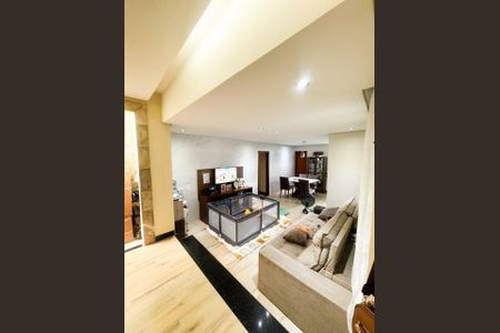 Casa para alugar com 206m², 3 quartos e 3 vagasSala