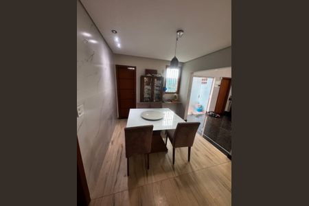 Sala de casa à venda com 3 quartos, 206m² em Serrano, Belo Horizonte
