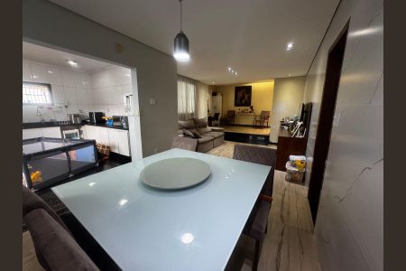 Sala de casa à venda com 3 quartos, 206m² em Serrano, Belo Horizonte