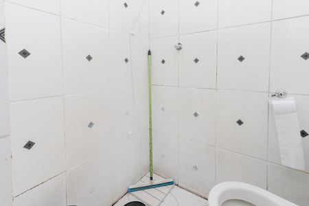 Casa à venda com 450m², 3 quartos e 10 vagasCasa 2 - Banheiro social