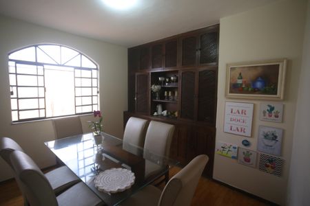 Casa à venda com 360m², 4 quartos e 2 vagasSala de jantar casa 2