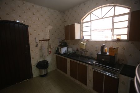 Casa à venda com 360m², 4 quartos e 2 vagasCozinha