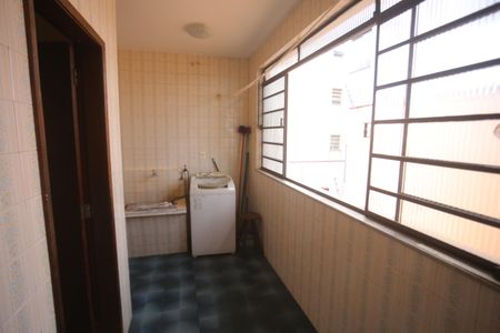 Casa à venda com 360m², 4 quartos e 2 vagasArea de serviço 