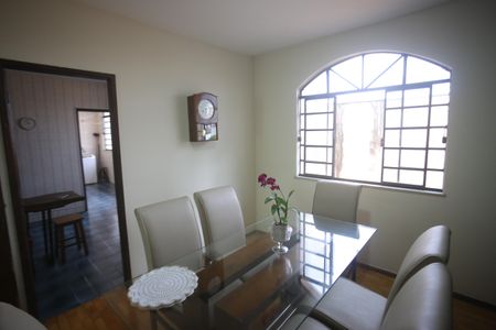 Casa à venda com 360m², 4 quartos e 2 vagasSala de jantar casa 2