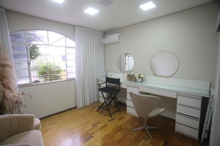 Casa à venda com 360m², 4 quartos e 2 vagasSuite