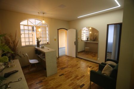 Casa à venda com 360m², 4 quartos e 2 vagasSala