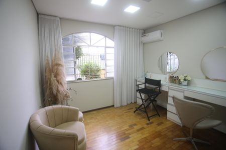 Casa à venda com 360m², 4 quartos e 2 vagasSuite