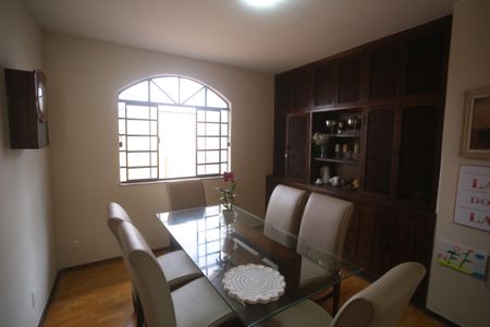 Casa à venda com 360m², 4 quartos e 2 vagasSala de jantar casa 2