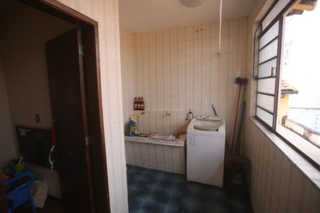 Casa à venda com 360m², 4 quartos e 2 vagasArea de serviço 