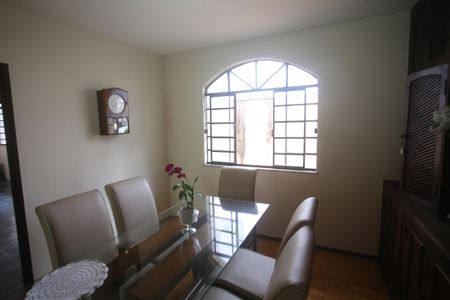 Casa à venda com 360m², 4 quartos e 2 vagasSala de jantar casa 2