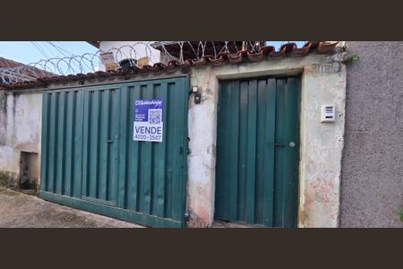 Casa à venda com 360m², 4 quartos e 2 vagas Casa à venda com 360m², 4 quartos e 2 vagasPlaquinha instalada