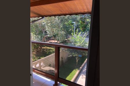 Casa de condomínio à venda com 402m², 4 quartos e 1 vaga