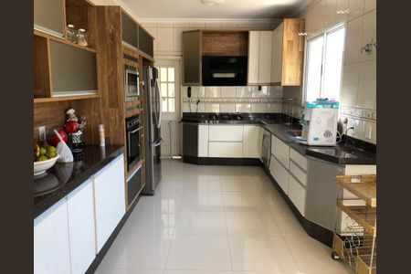 Casa de condomínio à venda com 402m², 4 quartos e 1 vaga